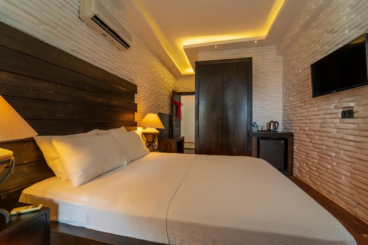 Manaspark Deluxe Hotel