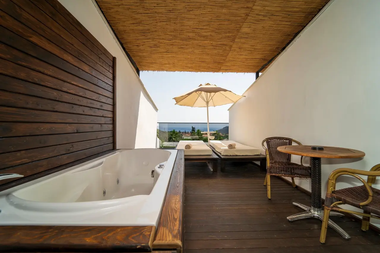 Manaspark Deluxe Hotel