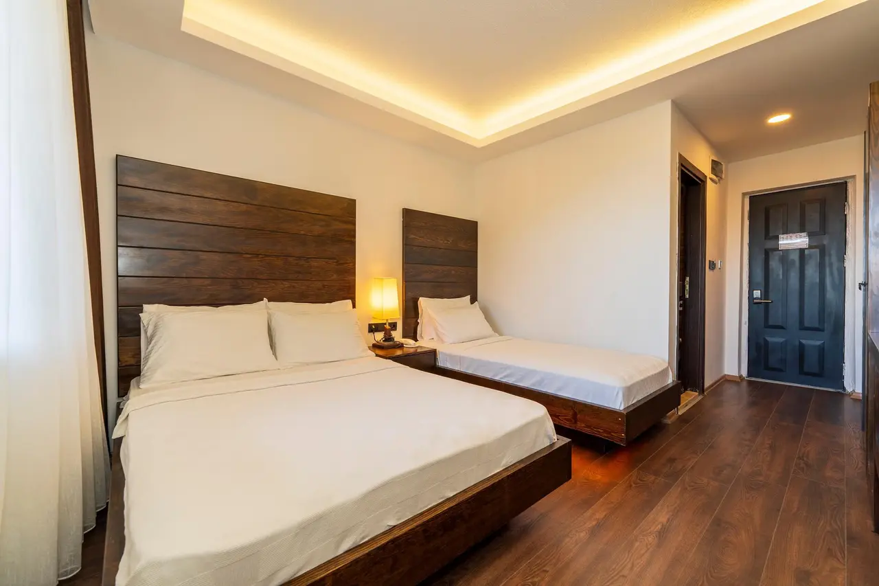 Manaspark Deluxe Hotel