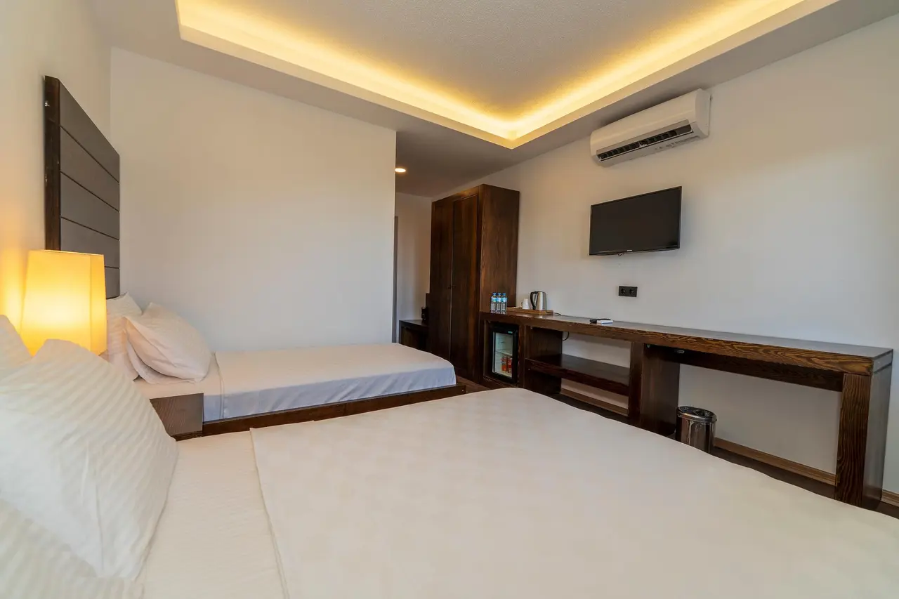 Manaspark Deluxe Hotel