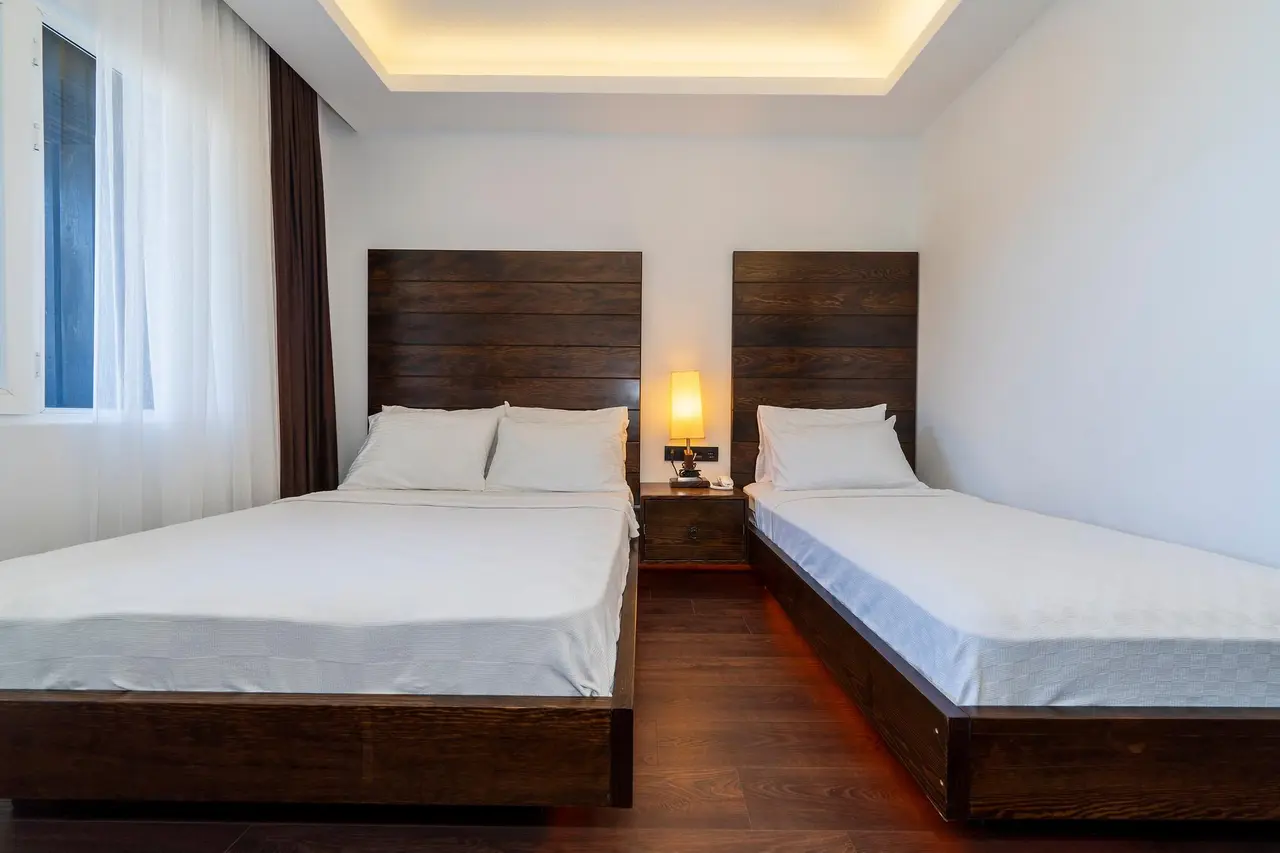 Manaspark Deluxe Hotel