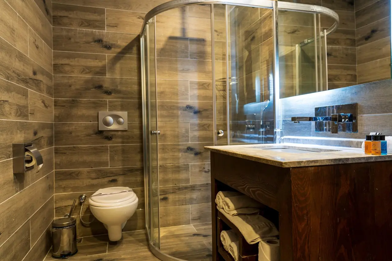 Manaspark Deluxe Hotel