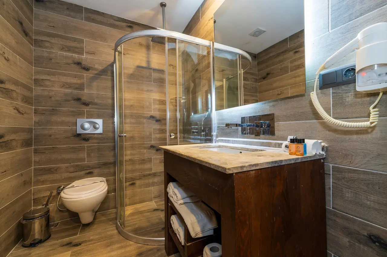 Manaspark Deluxe Hotel