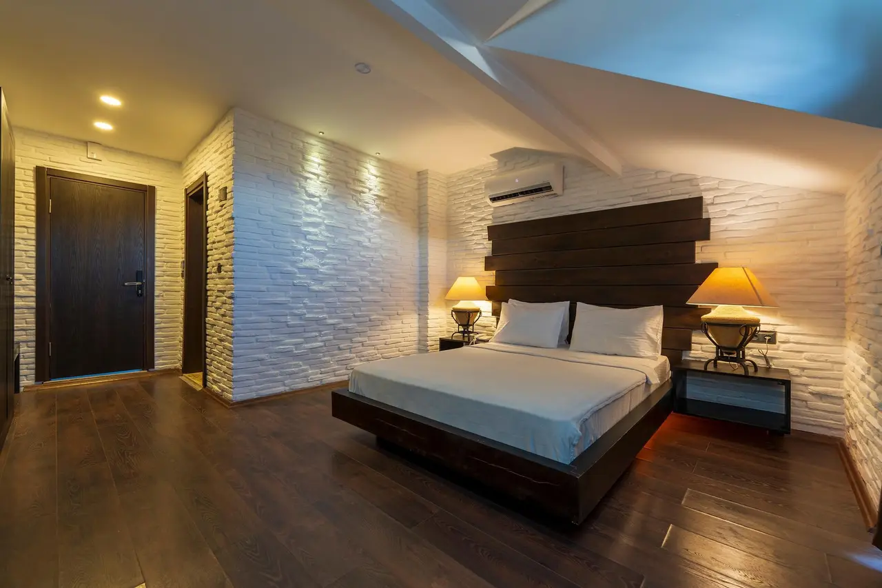 Manaspark Deluxe Hotel