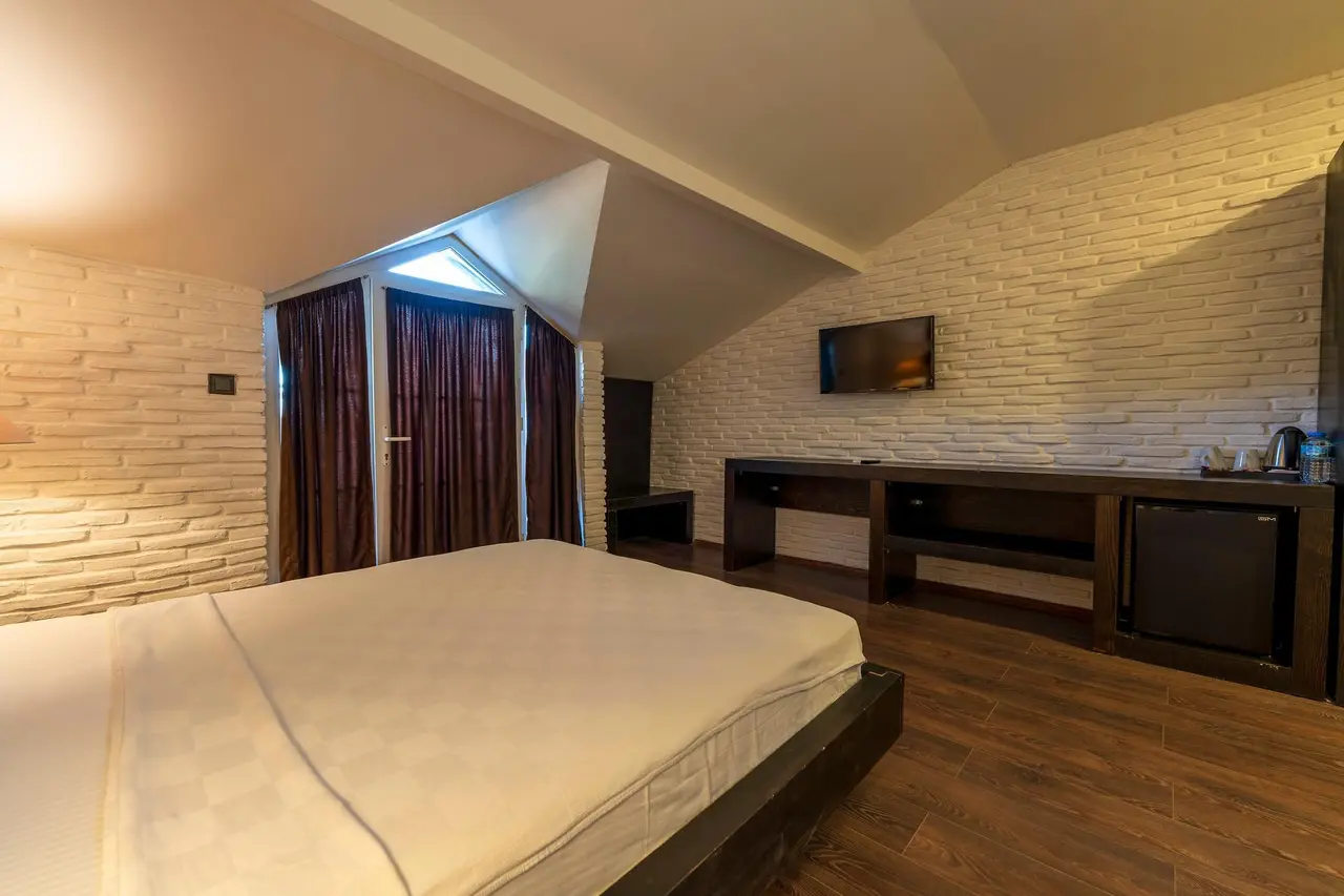 Manaspark Deluxe Hotel