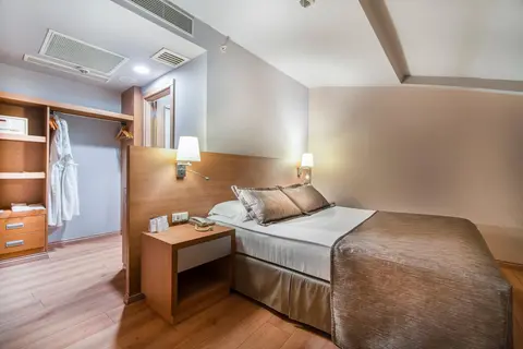 Deluxe Aile Dublex Deniz Manzaralı Balkonlu Oda — oda görseli